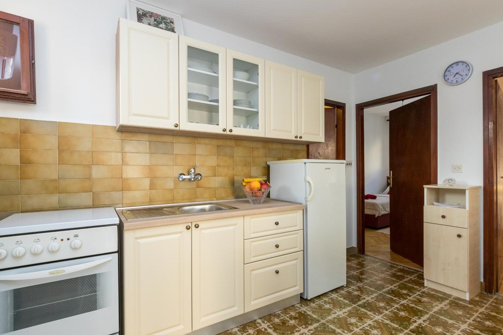 Apartments with a parking space Kastel Stafilic, Kastela - 16086 Ruang foto